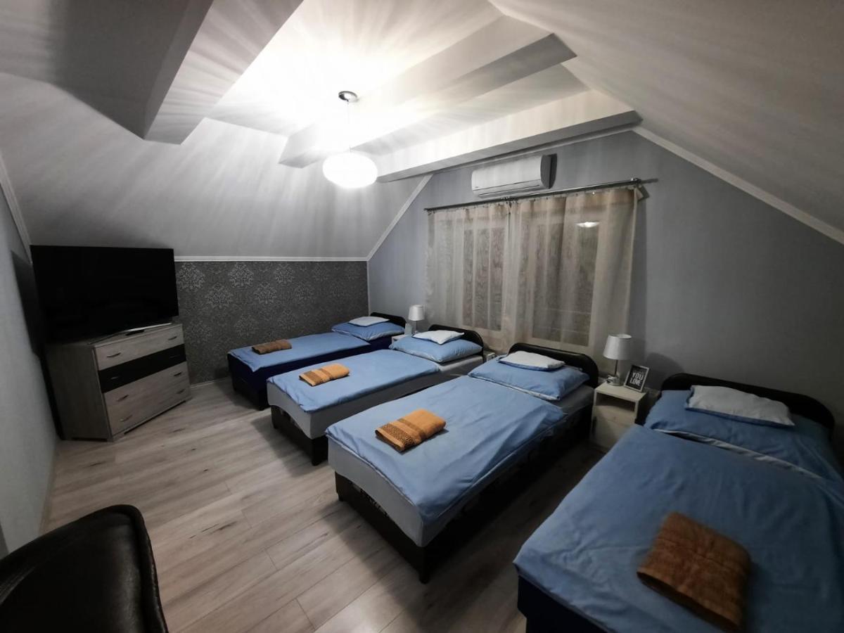 Borostyan Panzio Bed & Breakfast เดเบรตเซน ภายนอก รูปภาพ
