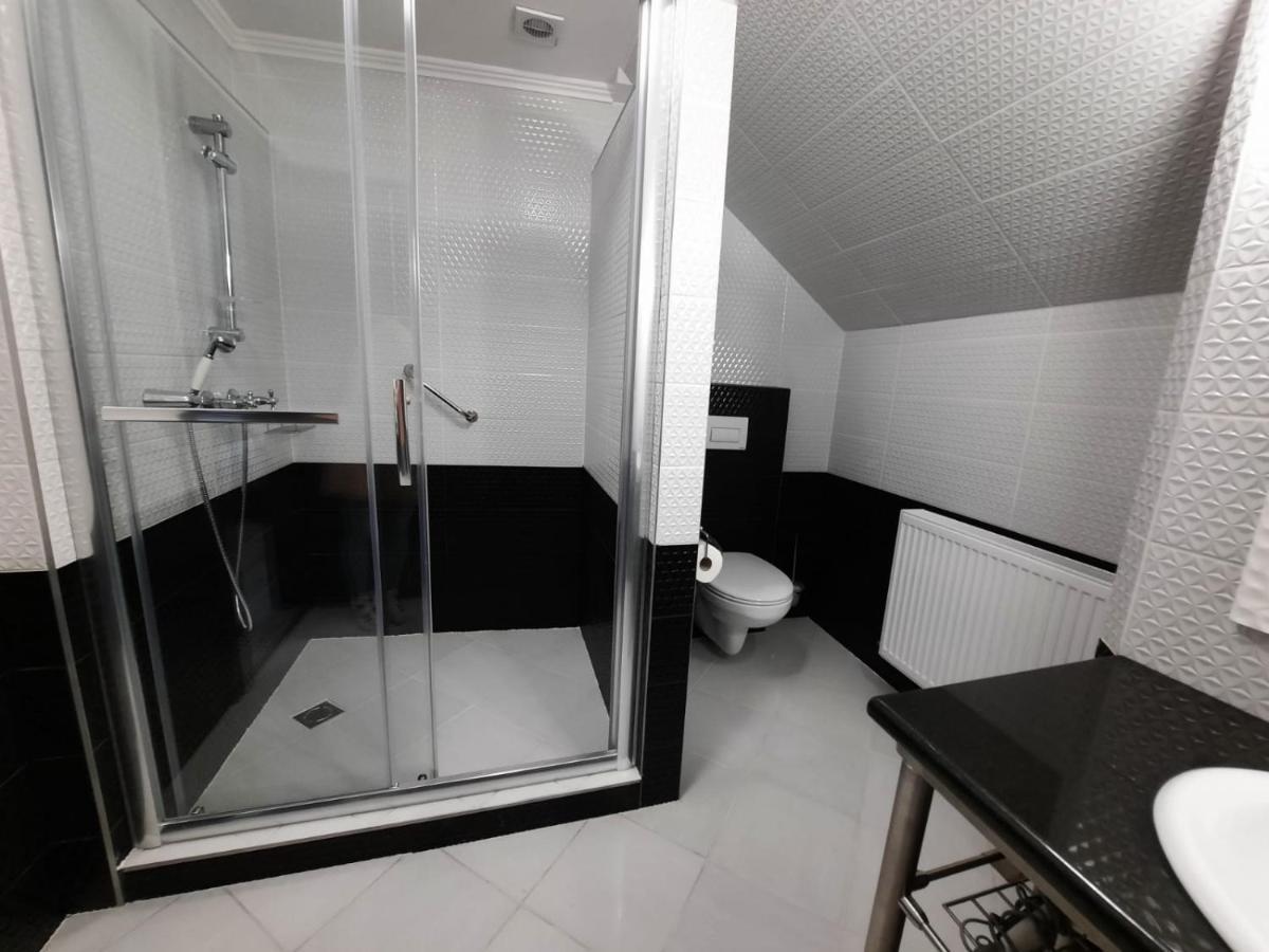 Borostyan Panzio Bed & Breakfast เดเบรตเซน ภายนอก รูปภาพ