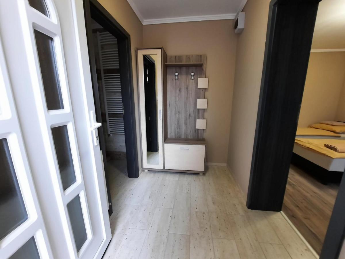 Borostyan Panzio Bed & Breakfast เดเบรตเซน ภายนอก รูปภาพ