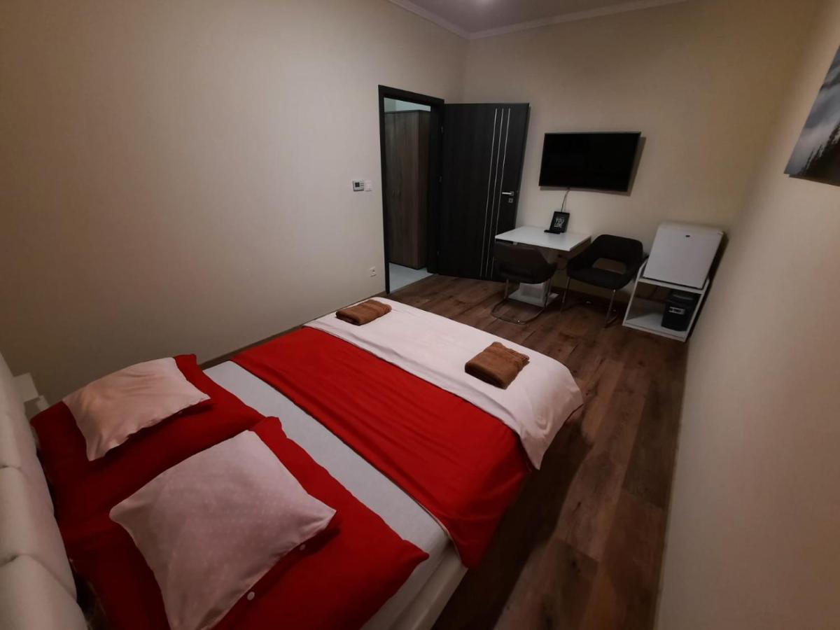 Borostyan Panzio Bed & Breakfast เดเบรตเซน ภายนอก รูปภาพ