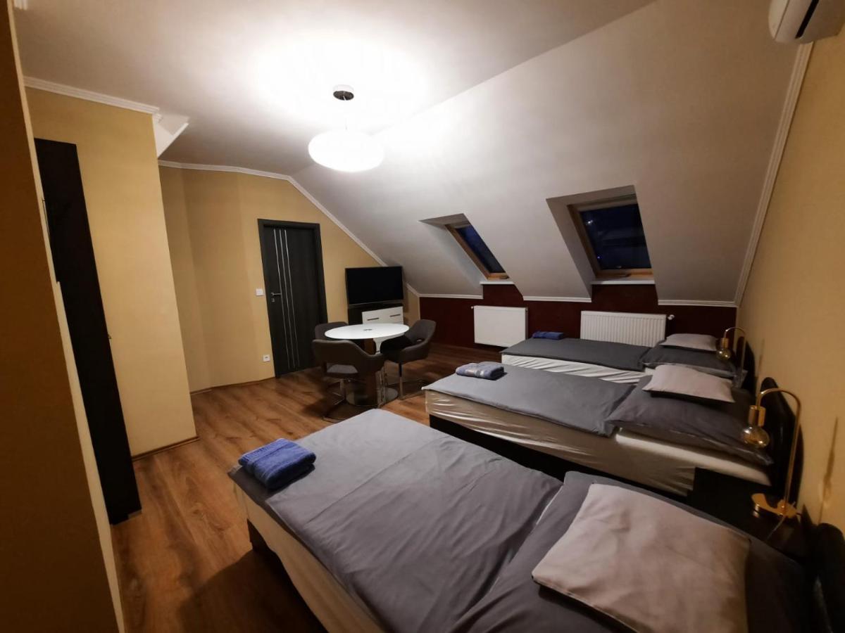 Borostyan Panzio Bed & Breakfast เดเบรตเซน ภายนอก รูปภาพ