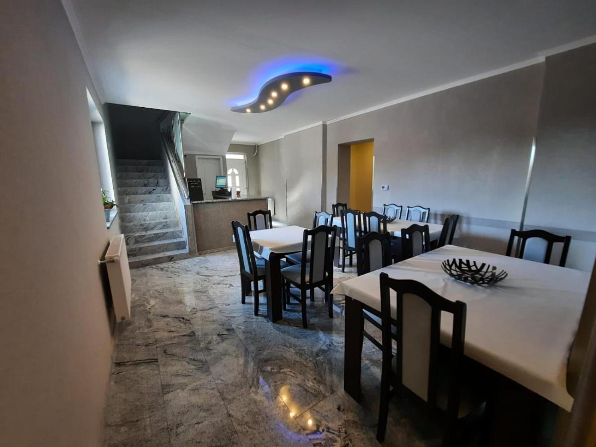 Borostyan Panzio Bed & Breakfast เดเบรตเซน ภายนอก รูปภาพ