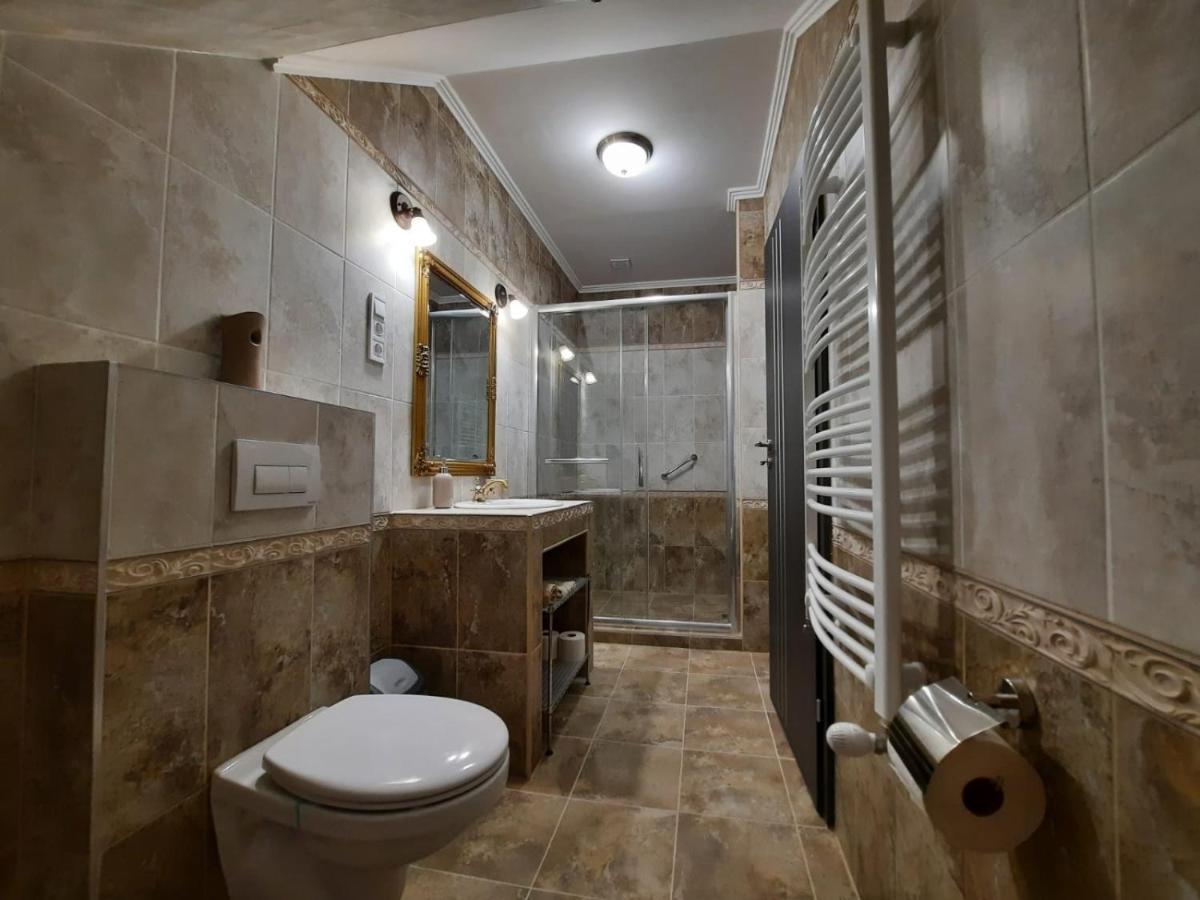 Borostyan Panzio Bed & Breakfast เดเบรตเซน ภายนอก รูปภาพ