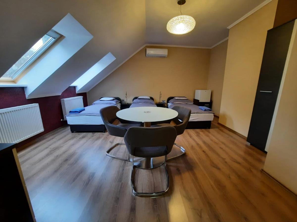 Borostyan Panzio Bed & Breakfast เดเบรตเซน ภายนอก รูปภาพ