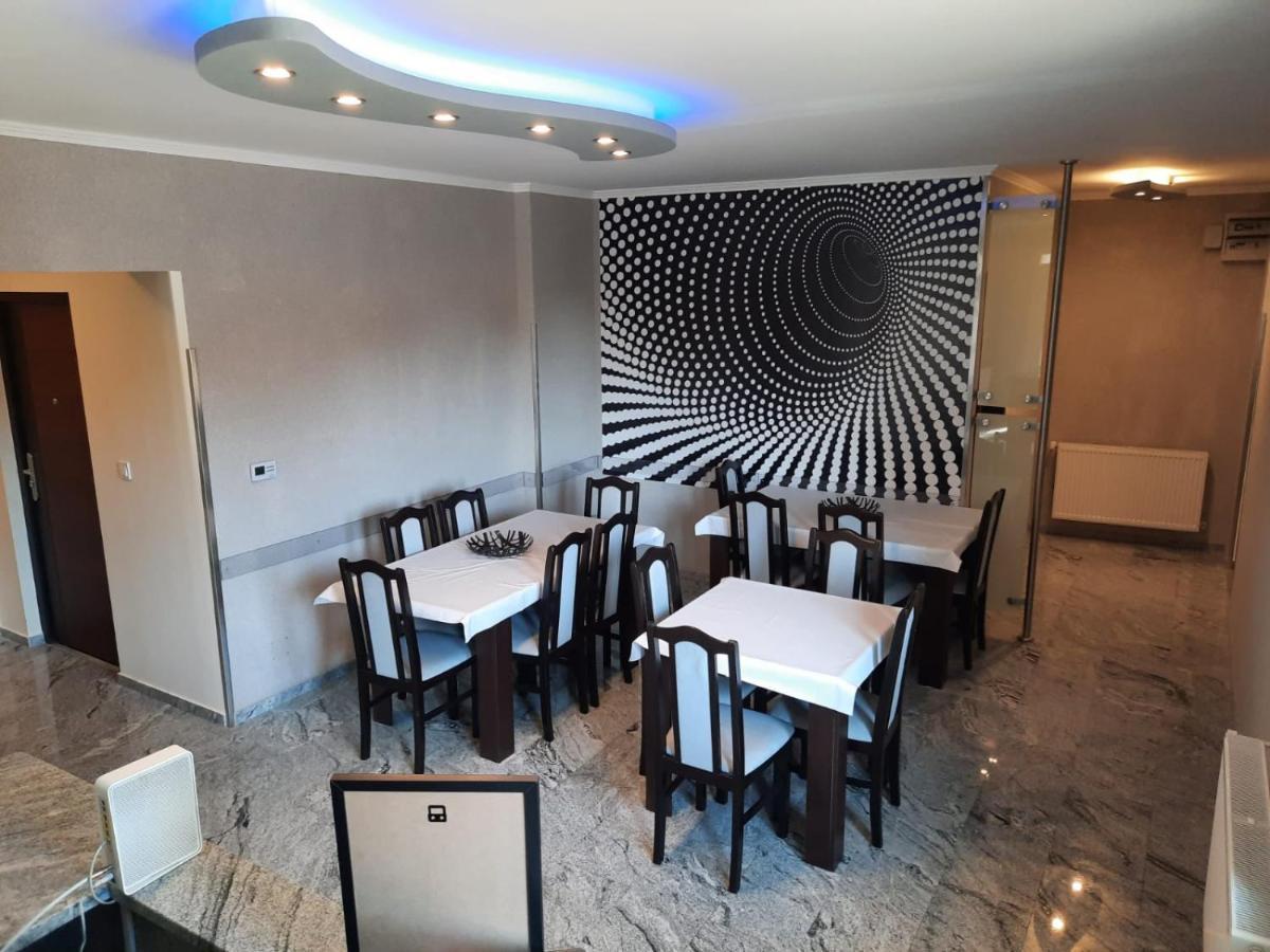 Borostyan Panzio Bed & Breakfast เดเบรตเซน ภายนอก รูปภาพ