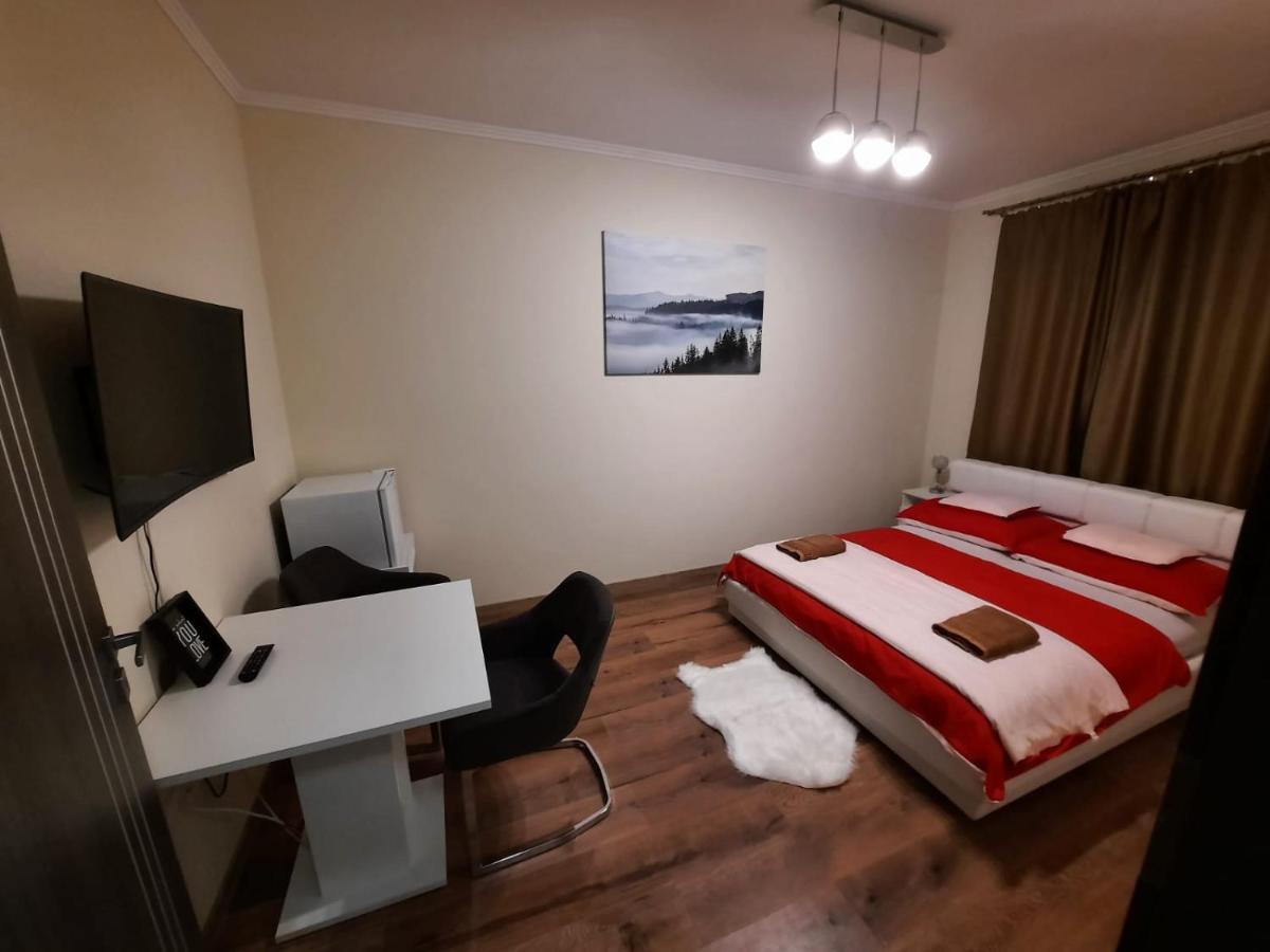 Borostyan Panzio Bed & Breakfast เดเบรตเซน ภายนอก รูปภาพ