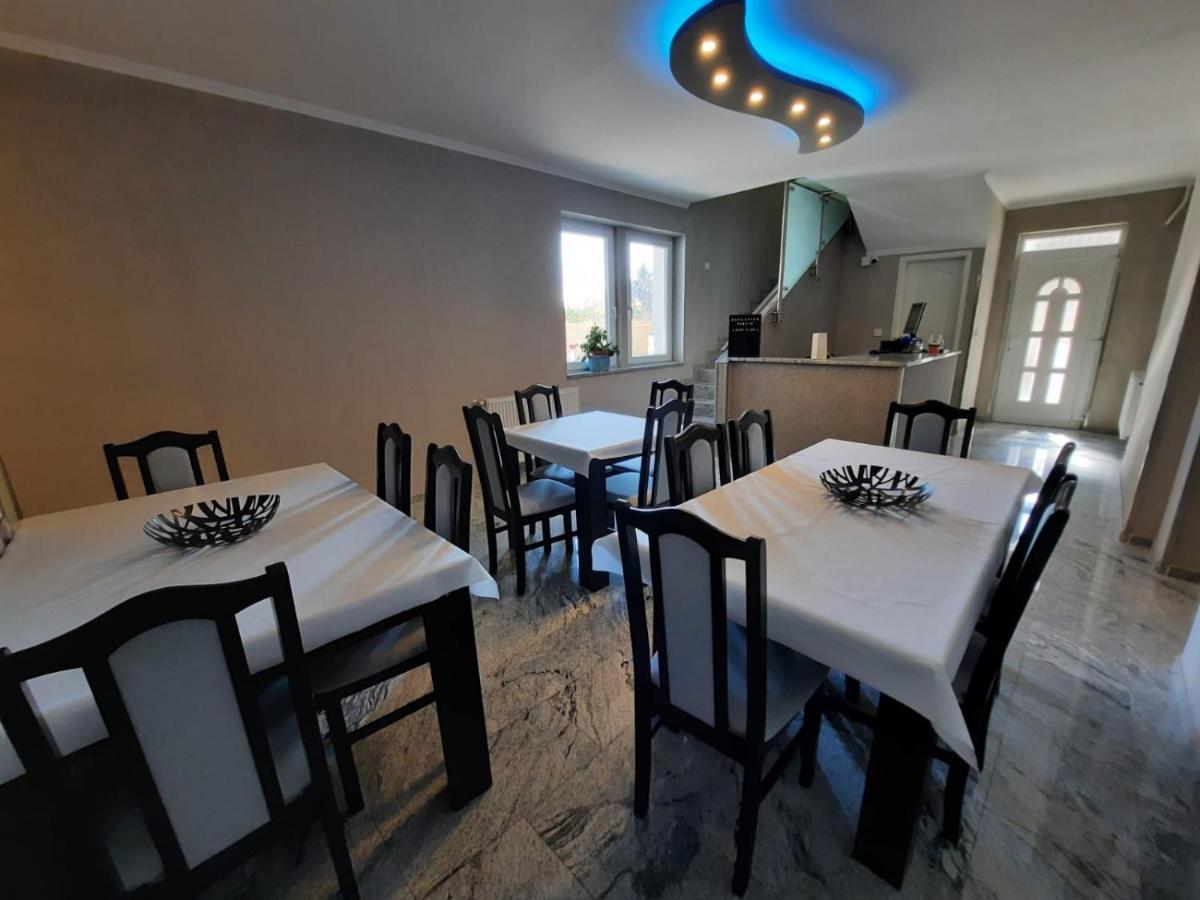 Borostyan Panzio Bed & Breakfast เดเบรตเซน ภายนอก รูปภาพ