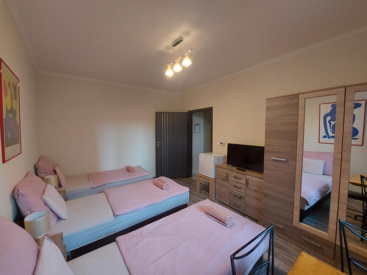 Borostyan Panzio Bed & Breakfast เดเบรตเซน ภายนอก รูปภาพ