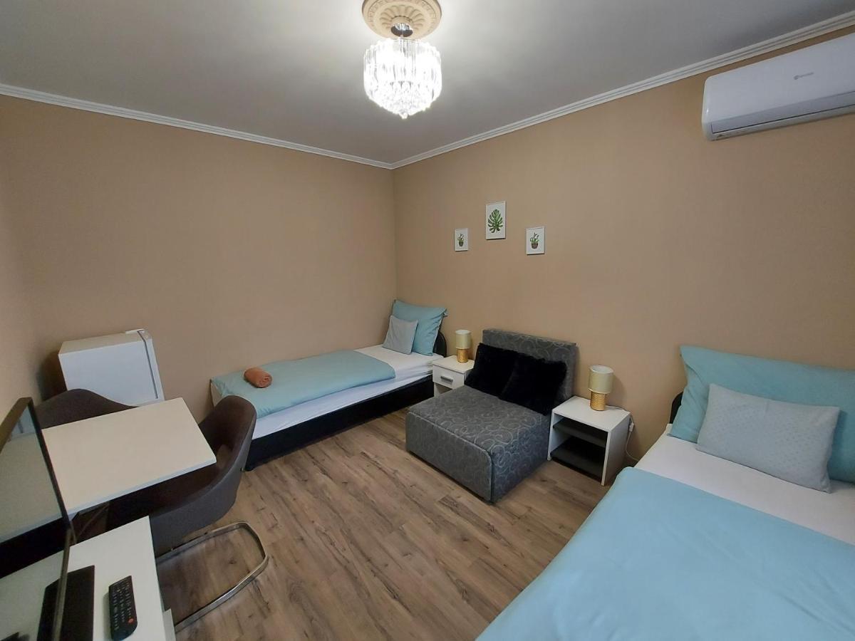 Borostyan Panzio Bed & Breakfast เดเบรตเซน ภายนอก รูปภาพ