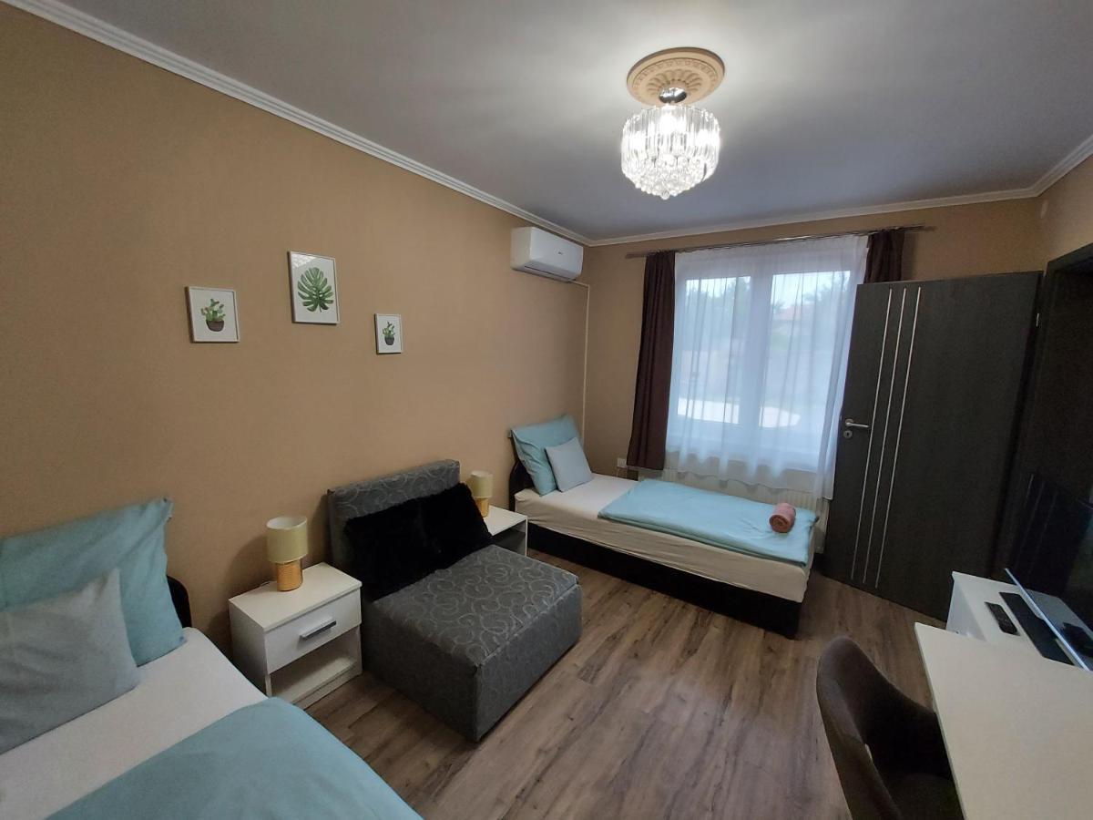 Borostyan Panzio Bed & Breakfast เดเบรตเซน ภายนอก รูปภาพ