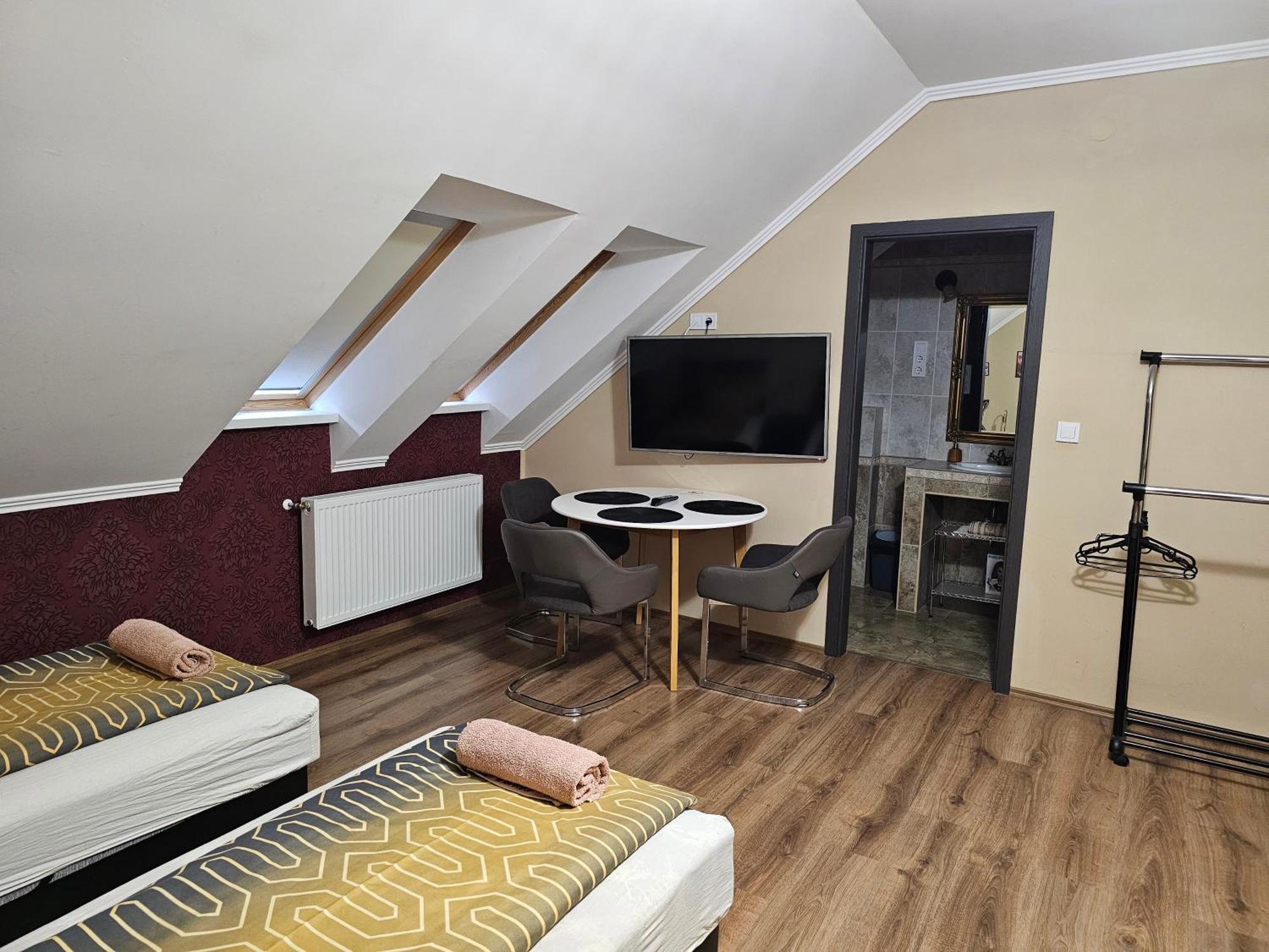Borostyan Panzio Bed & Breakfast เดเบรตเซน ภายนอก รูปภาพ