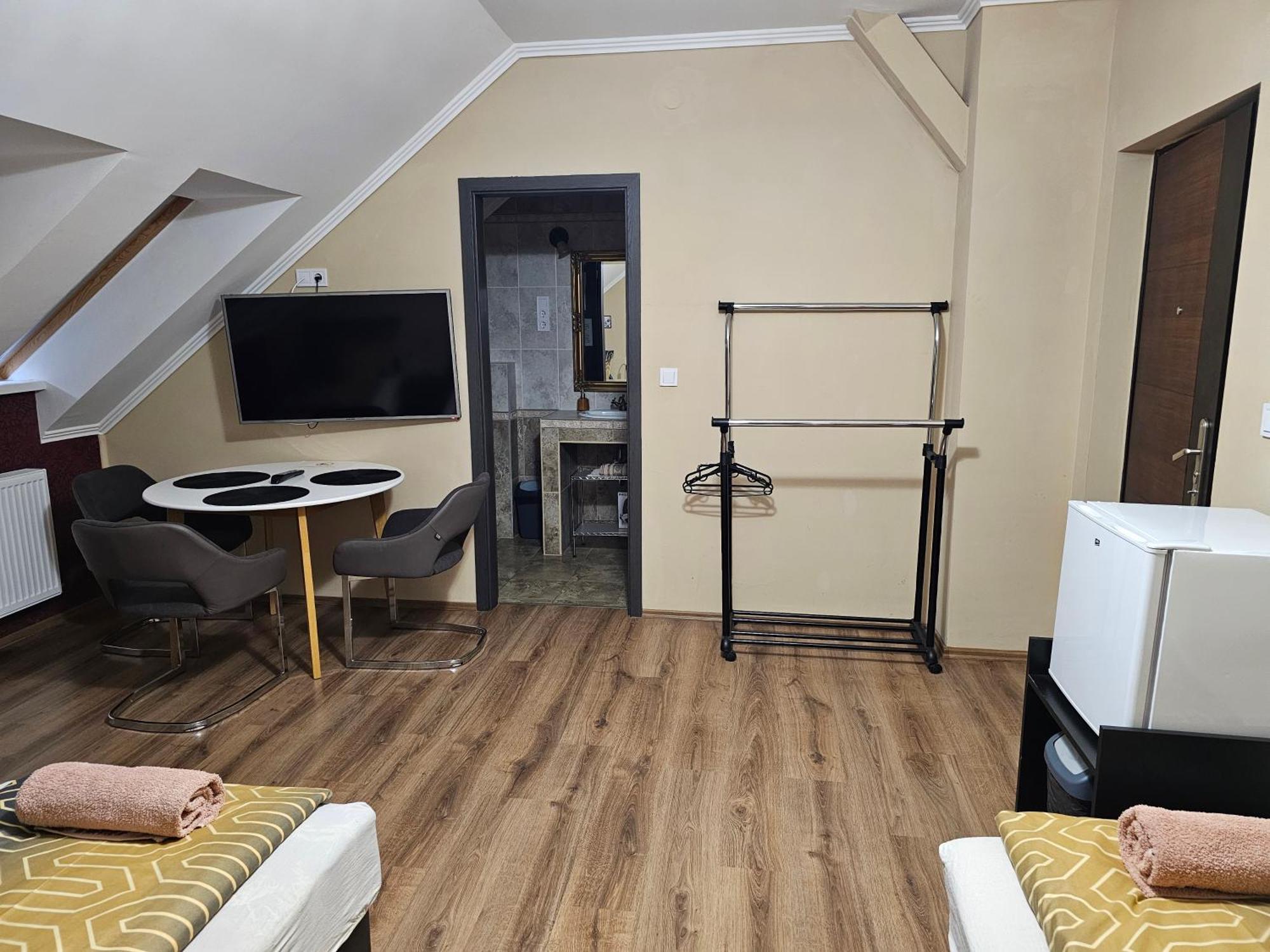 Borostyan Panzio Bed & Breakfast เดเบรตเซน ภายนอก รูปภาพ